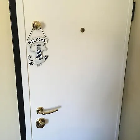 Ad Un Passo Dal Mare Apartment *